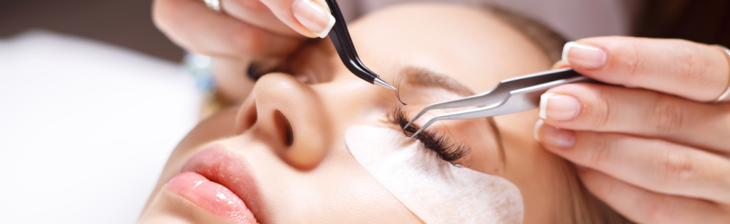 Faces | A Comprehensive Journey Into the World of Eyelash Extensions 2 Woman with professionally applied eyelash extensions enhancing her eyes.