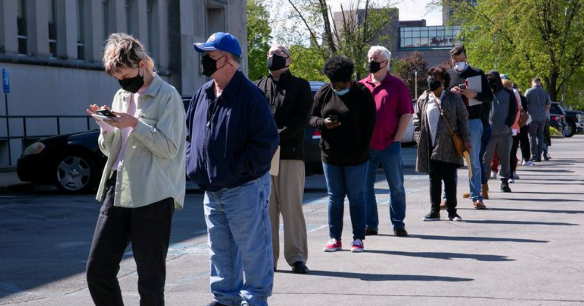 Buy Now Pay Later For Business: Is it the Right Choice For Aesthetic Clinics? 2 Clients lining up to access Buy Now, Pay Later (BNPL) finance options at an aesthetic clinic reception.